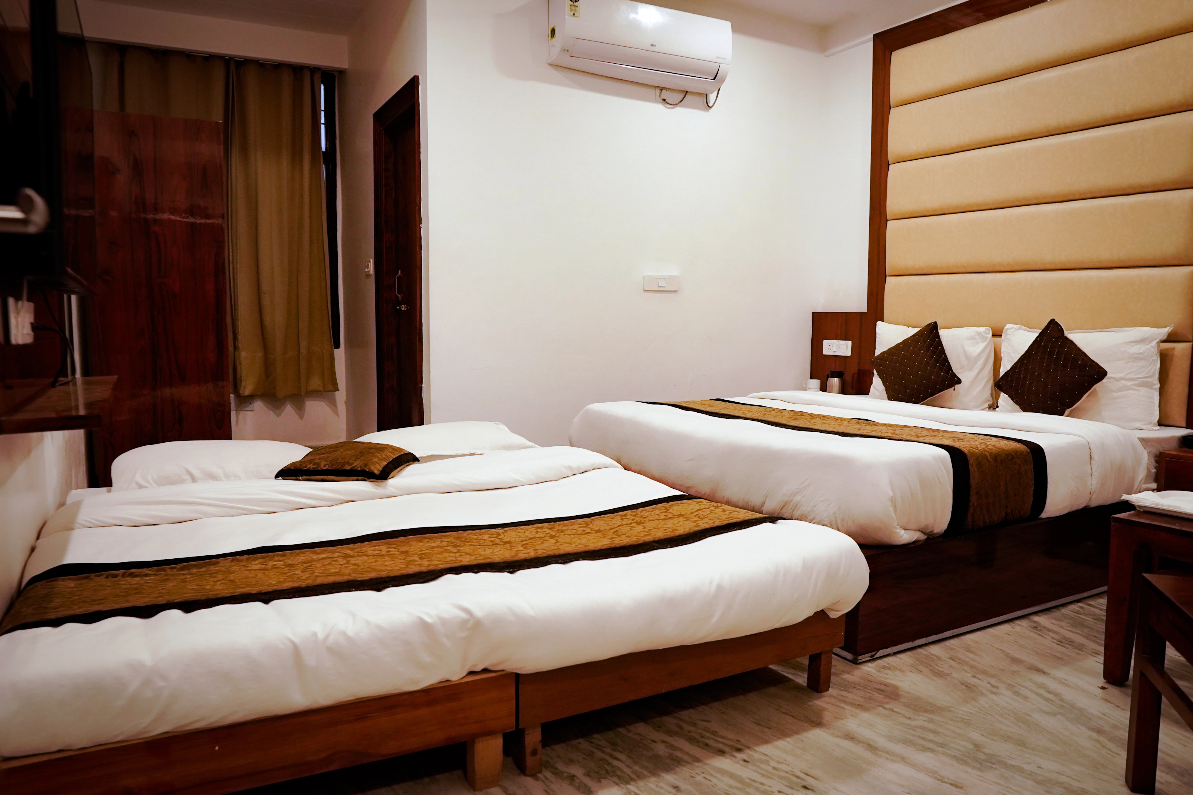 premium-room-with-toilet